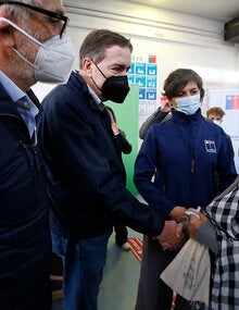 •	El día jueves, el Dr. Barbosa visitó junto a la Ministra de Salud, Dra. Ximena Aguilera el Centro de Salud Familiar (CESFAM) de la comuna de Renca,  con el objetivo de conocer el trabajo que se está haciendo en el territorio en materia de vacunación, teletriage y universalización de la Atención Primaria de Salud