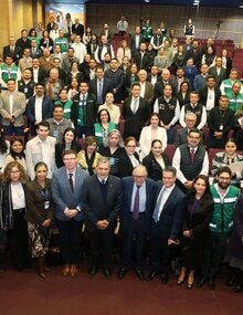 Foto grupal de autoridades y participantes de la Reunión Nacional del Servicio Nacional de Salud Pública