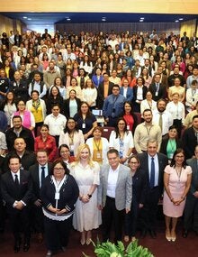Foto grupal de más 300 personas participantes en la Reunión Nacional de Responsables en Vacunación, Epidemiología y Violencia Sexual