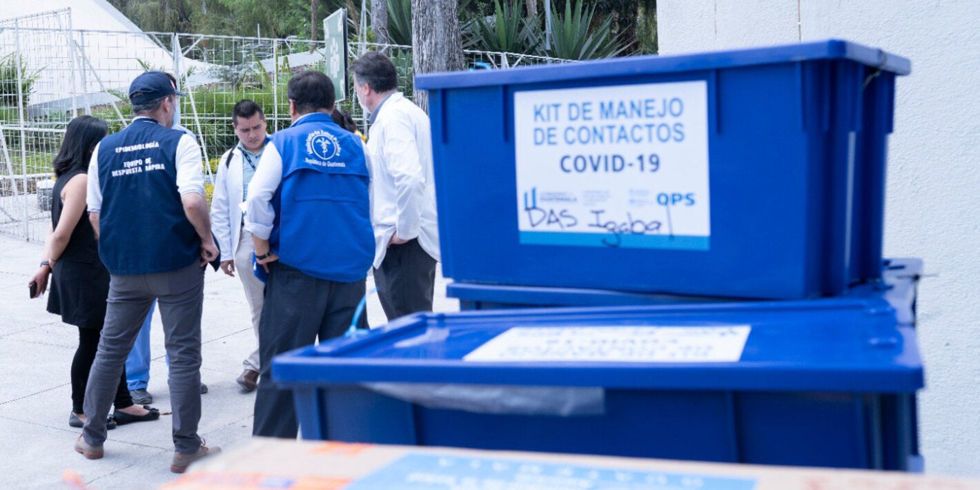 Equipos de protección personal son entregados por OPS/OMS en GuatemalaKits de equipo de protección personal (EPP), kits de manejo de contactos y material de comunicación de riesgo  han sido entregados por la OPS/OMS al Gobierno de Guatemala para que sean utilizados en centros de atención a pacientes afectados por la enfermedad del COVID-19.  Guatemala, 30 de marzo de 2020. Kits de equipo de protección personal (EPP), kits de manejo de contactos y material de comunicación de riesgo  han sido entregados por l