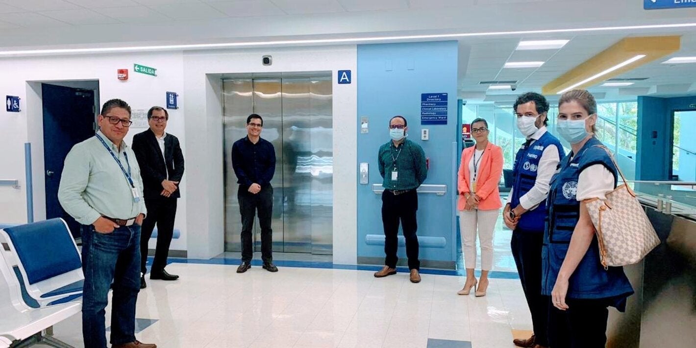 Personal del Ministerio de Salud y de la OPS en Costa Rica visitan centros de salud privados