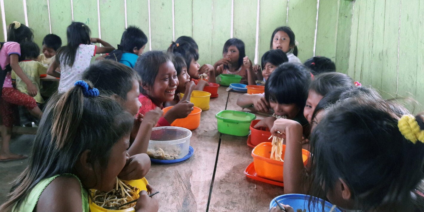 Almuerzo niños CC.NN. Wawain- Chiriaco - Bagua