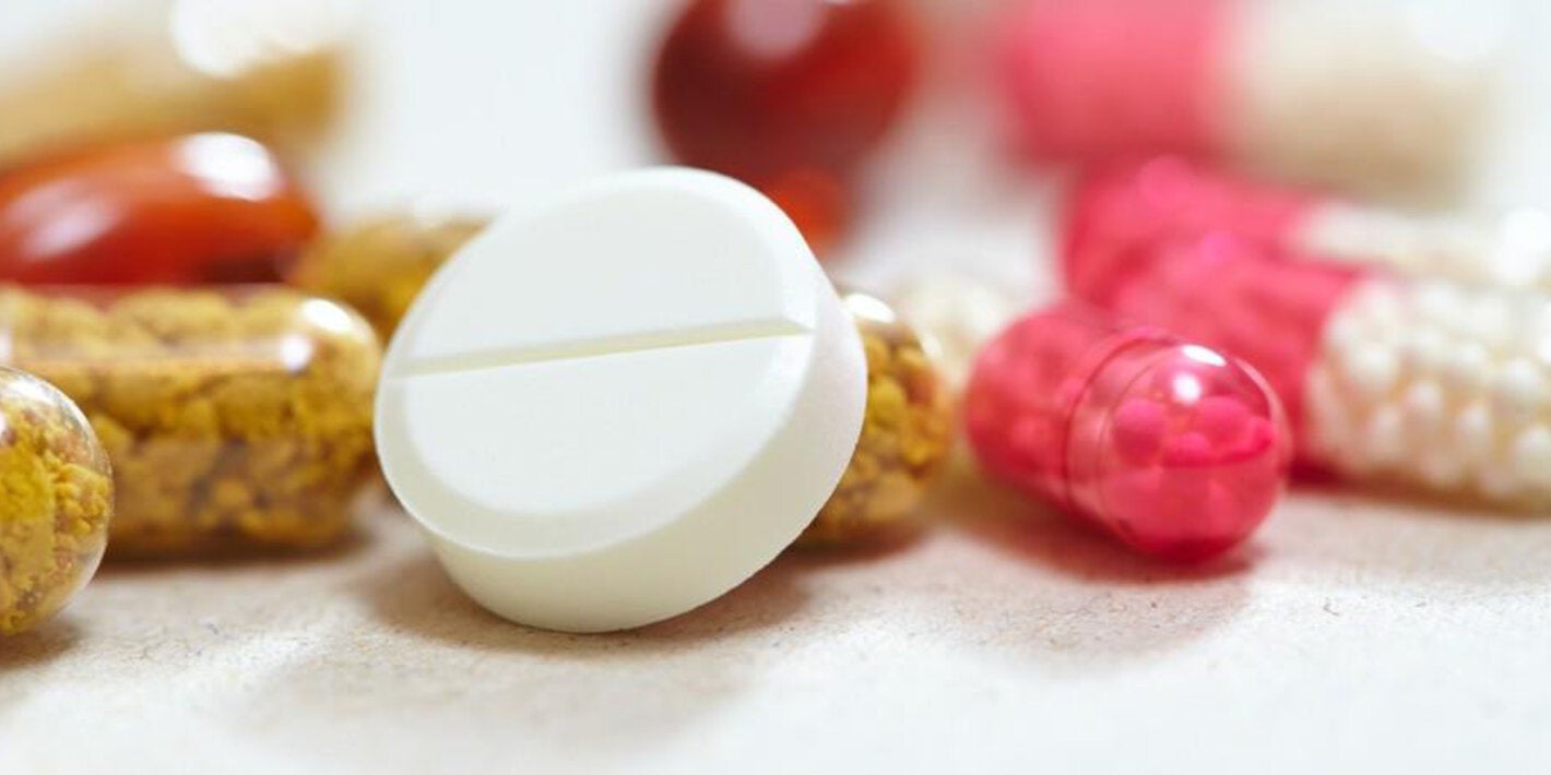 medicines-tablets-capsules-close-zoom.