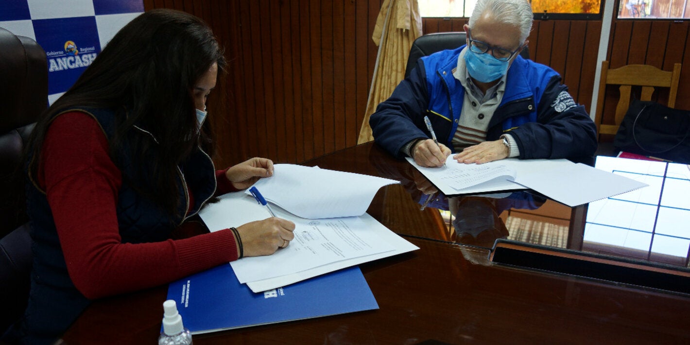 Representante de OPS firma convenio con Gore Ancash