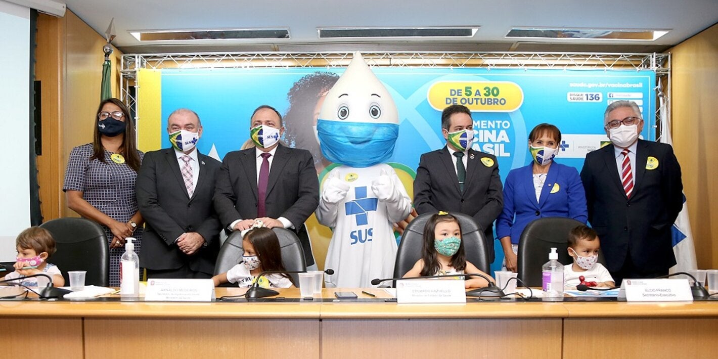 Ministério da Saúde do Brasil lança campanha de vacinação de crianças e adolescentes, com participação da OPAS
