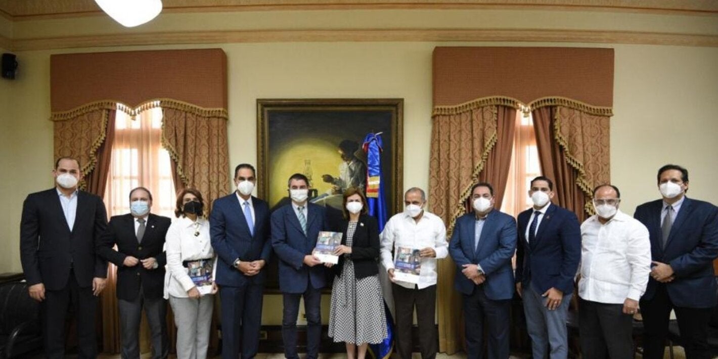 Autoridades durante la presentación del Plan