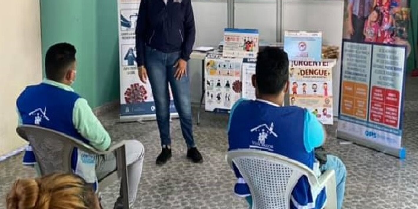 voluntarios se capacitan sobre dengue y otros temas