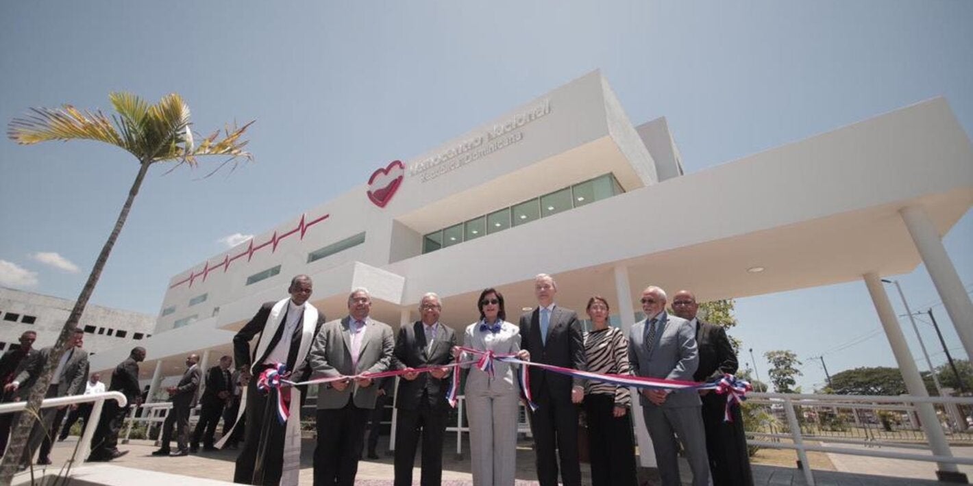Autoridades durante la apertura