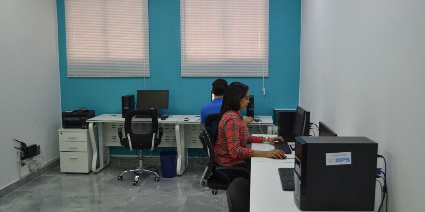 Personal en la unidad de registro de cáncer 