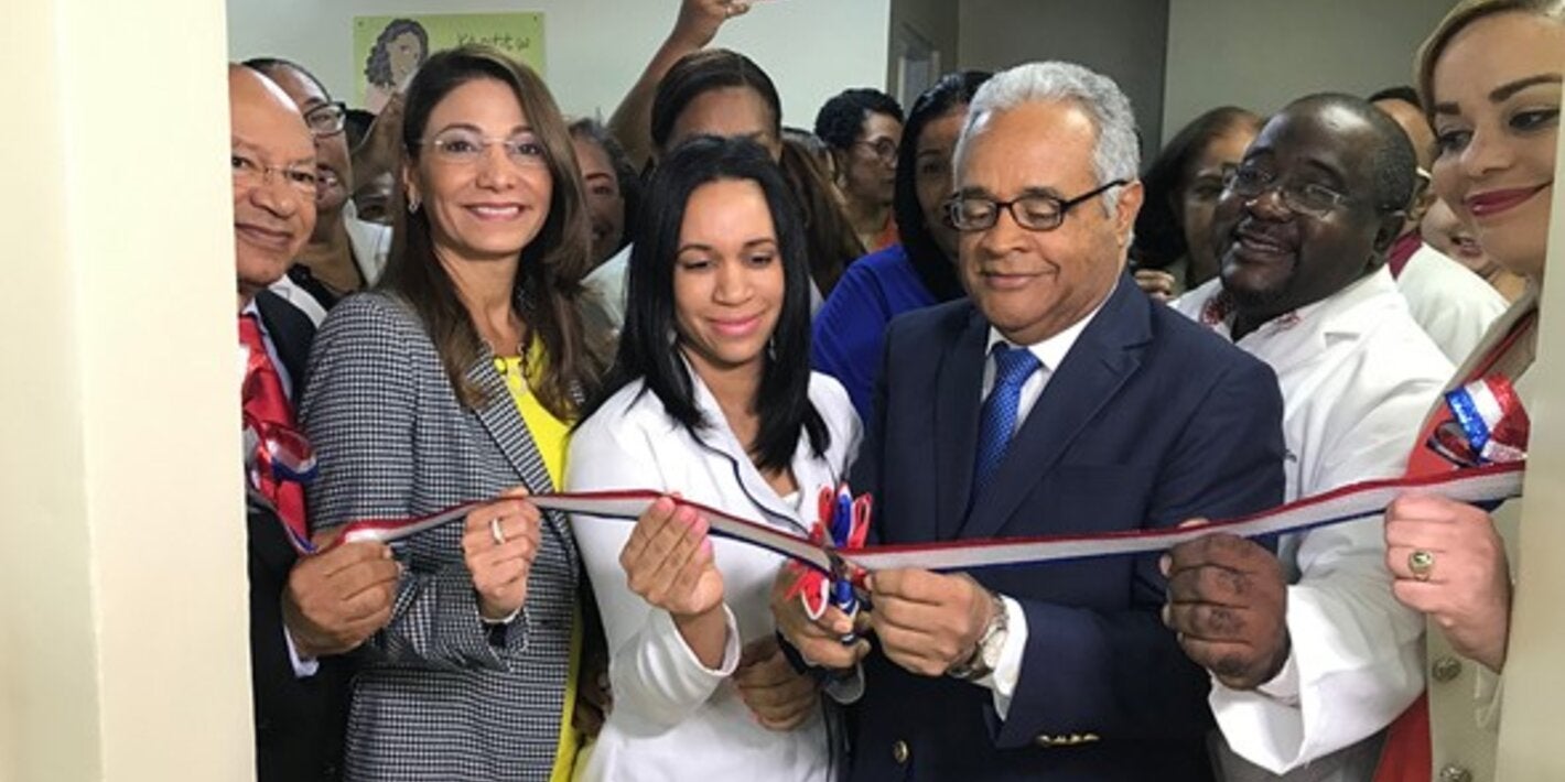 Autoridades durante la apertura