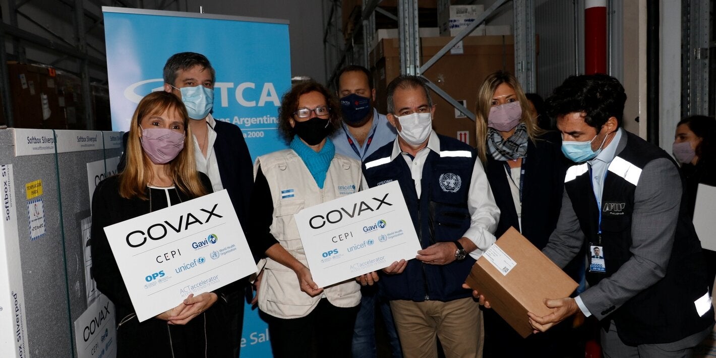 Argentina recibe las primeras vacunas COVID-19 a través del Mecanismo COVAX  - OPS/OMS | Organización Panamericana de la Salud