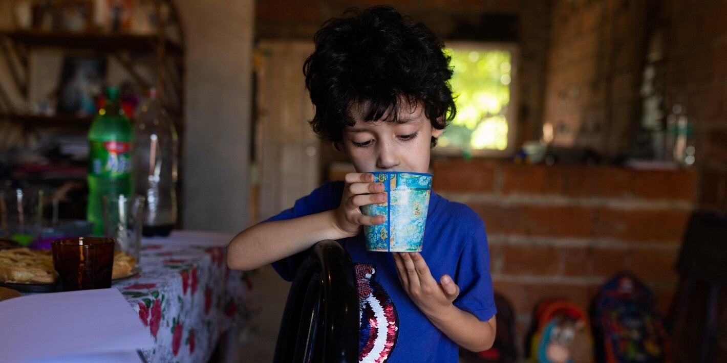 Gabriel, 7, en su casa en Moreno, Argentina, 10 dic. 2020. © OMS / Daiana Valencia