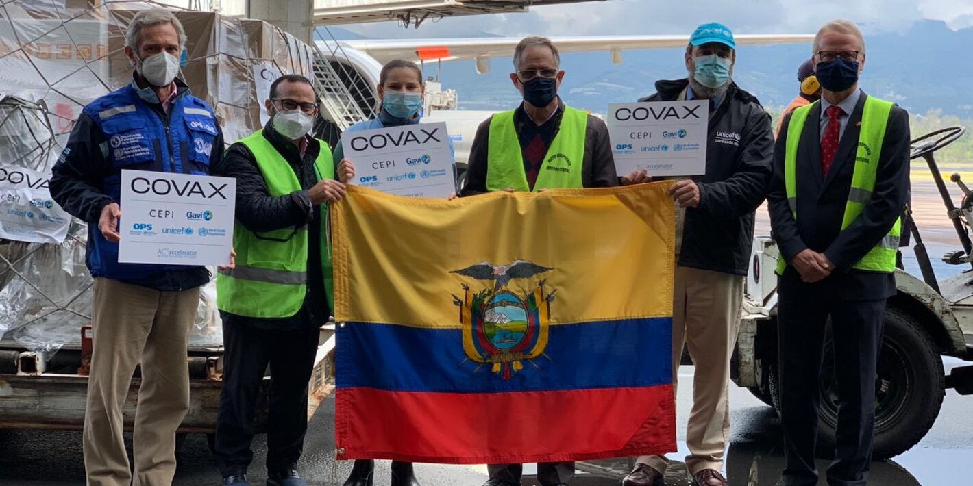 Ecuador recibe las primeras vacunas COVID-19 a través del Mecanismo COVAX