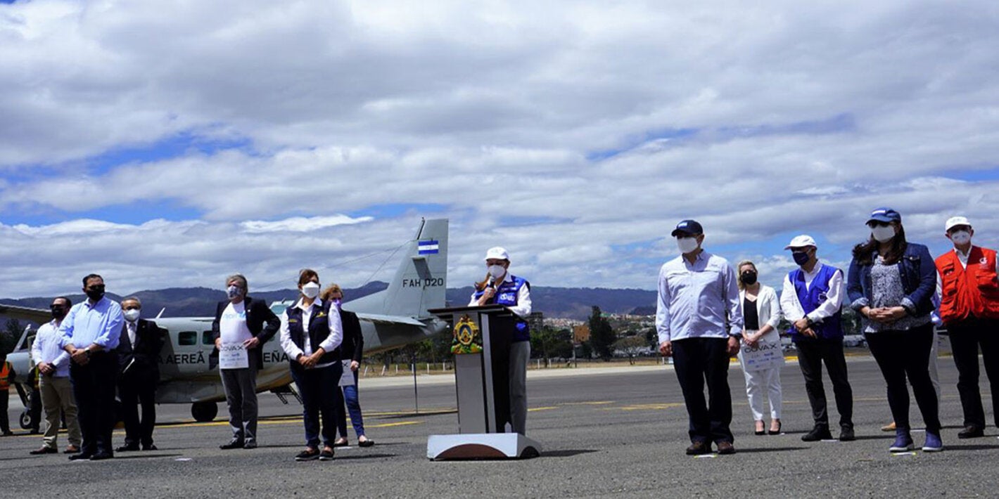 PWR_PRESIDENTEHND_COOPERACIONUE