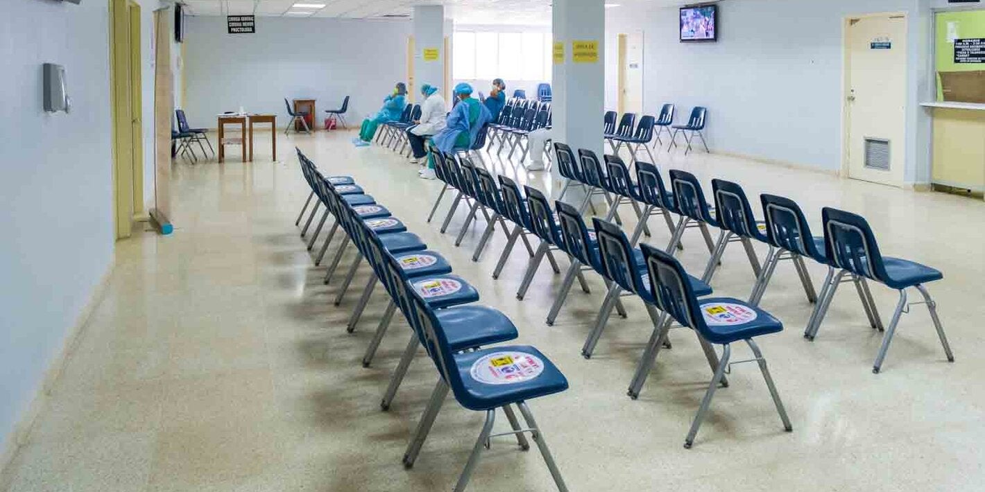 sala de espera centro de salud en Panamá