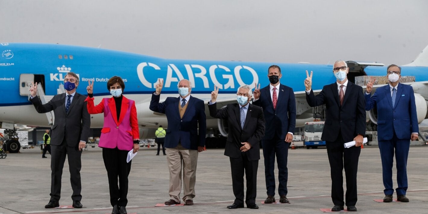 Chile recibe las primeras vacunas COVID-19 a través del Mecanismo COVAX