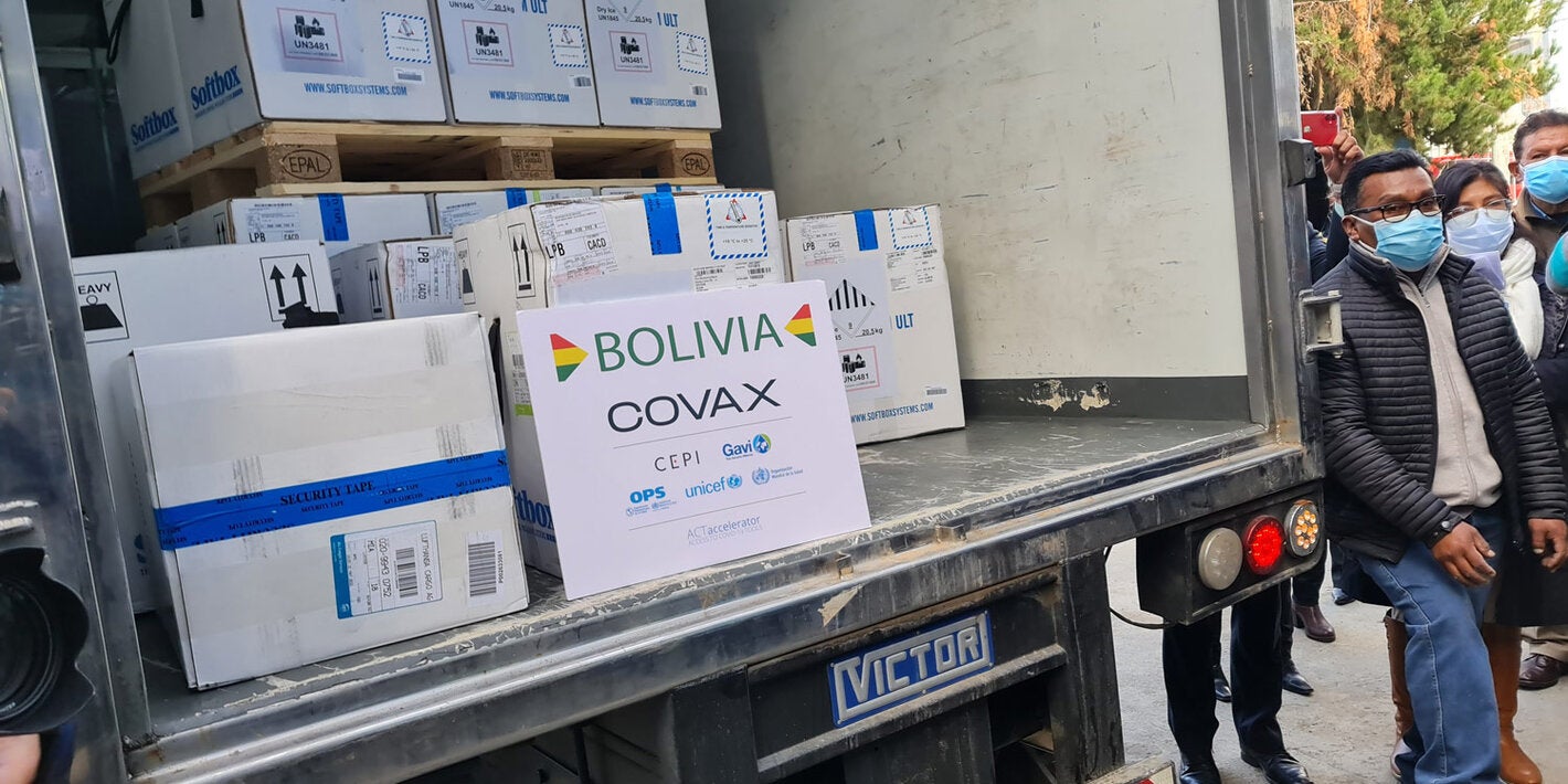Llega a Bolivia nuevo lote de vacunas COVID-19 a través de COVAX - OPS/OMS  | Organización Panamericana de la Salud