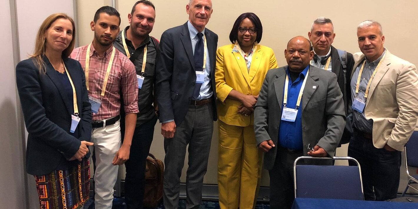 Directora y asesores de OPS reunidos con líderes de la sociedad civil venezolana