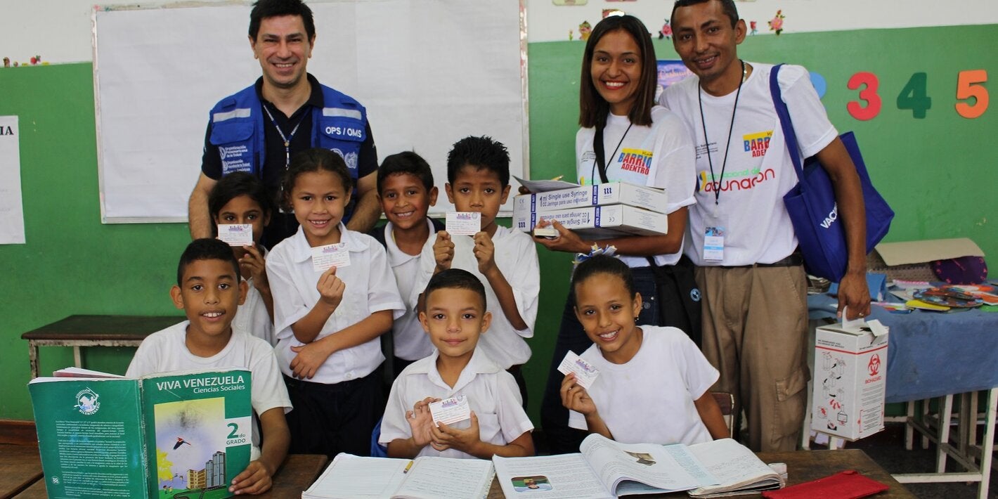 Médicos nigalistas vacunaron a más de 4 mil niños y adolescentes