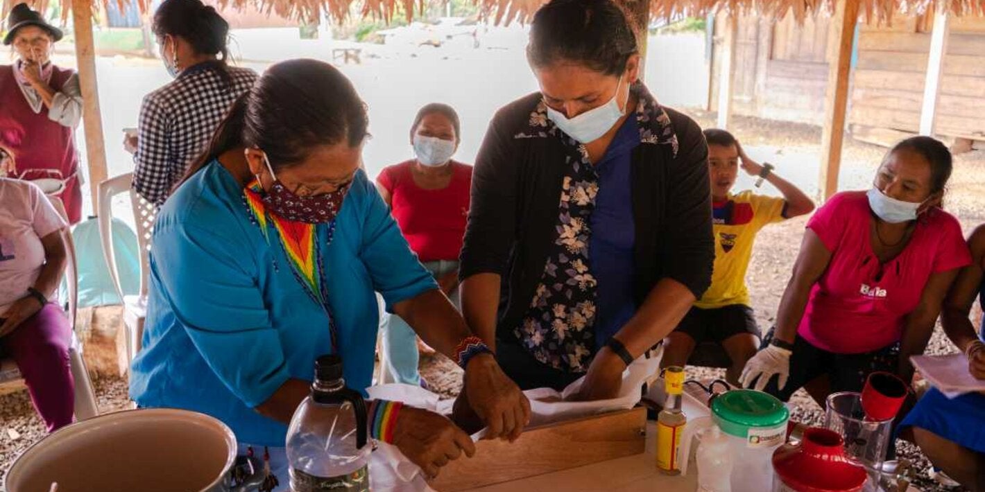 Jabones naturales, esperanza para enfrentar la COVID-19 y generar ingresos para mujeres amazónicas