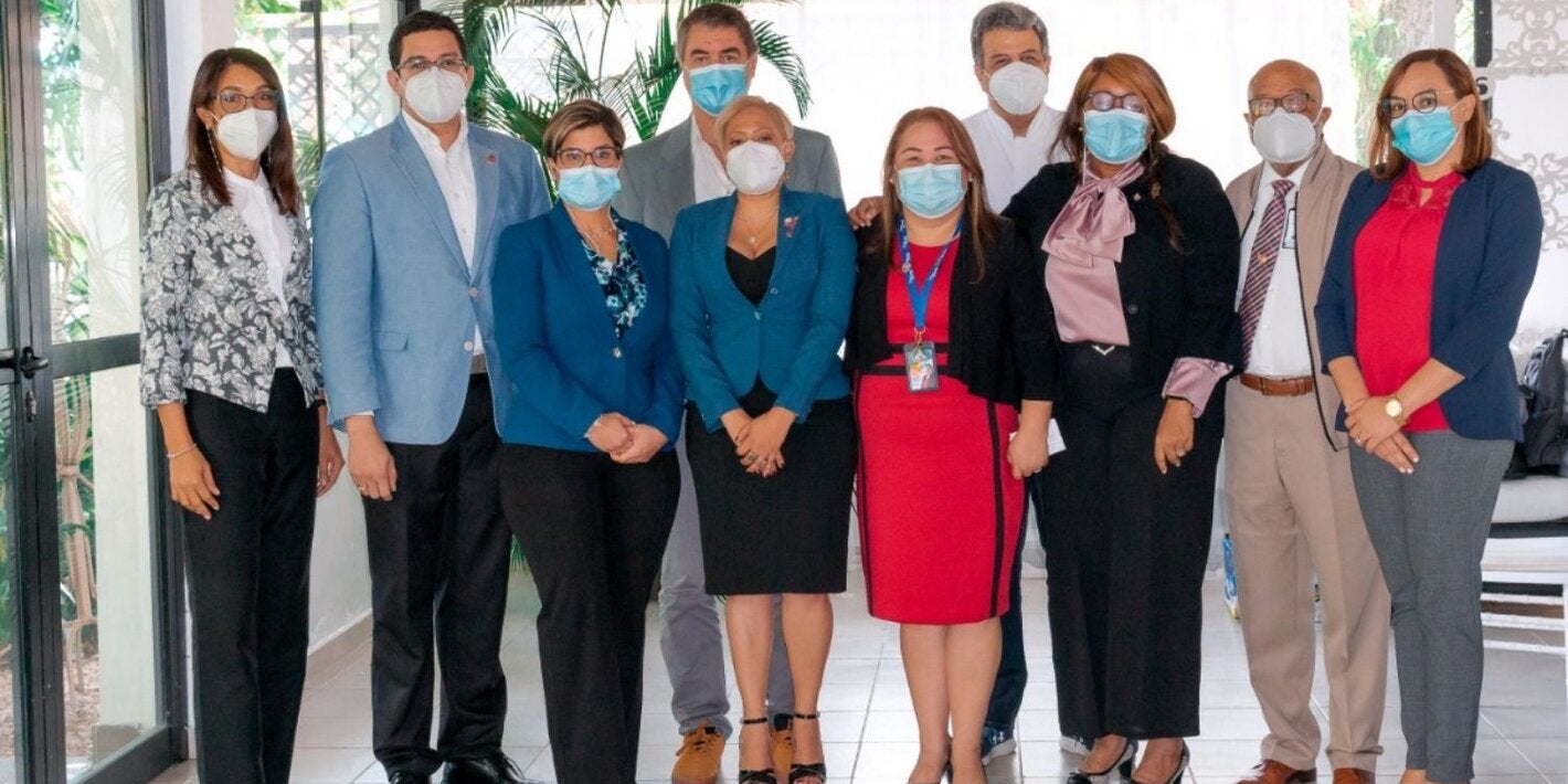 Foto de grupo de autoridades que participaron en el taller