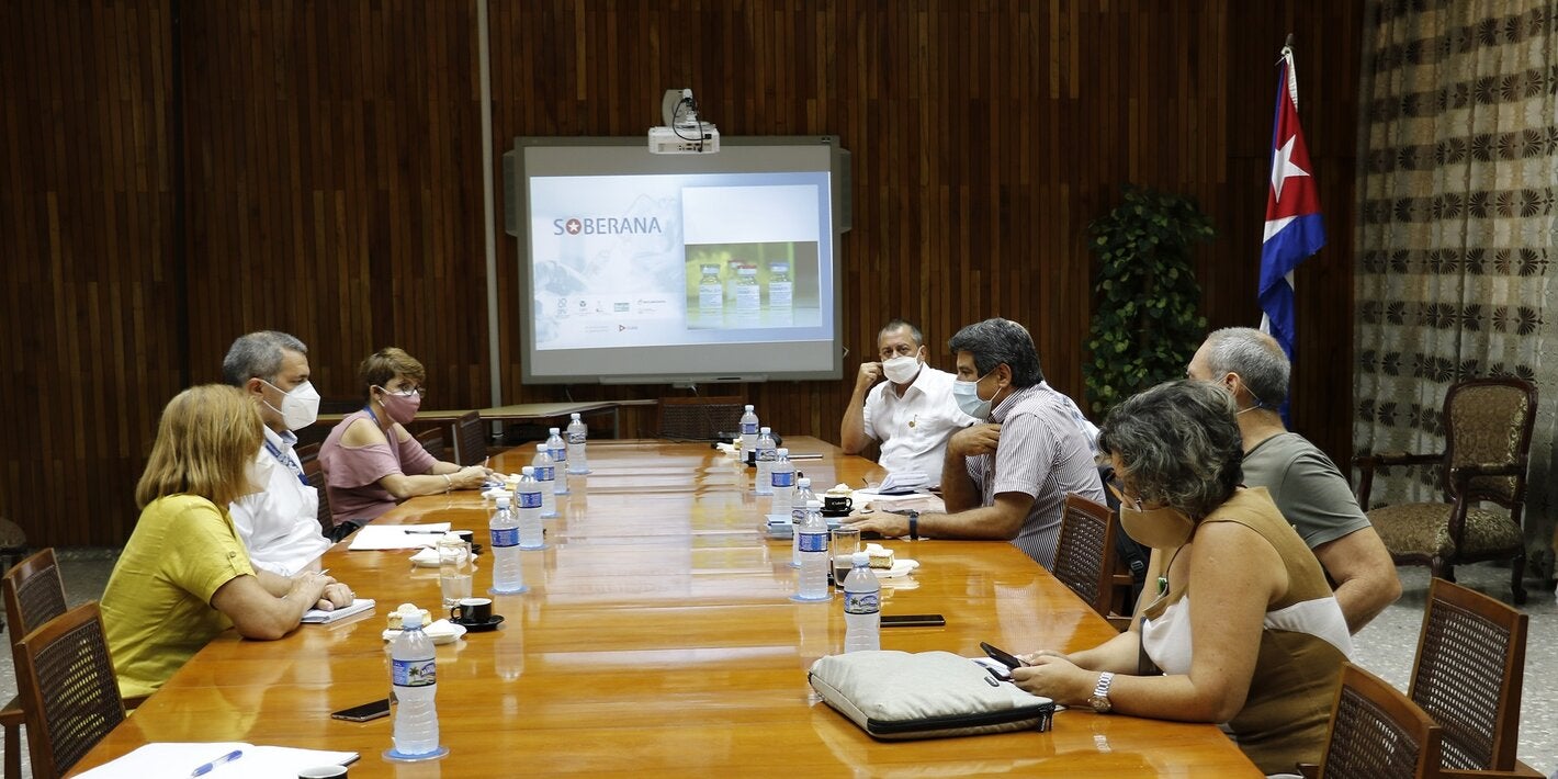 Participantes en intercambio sobre candidatos vacunales cubanos