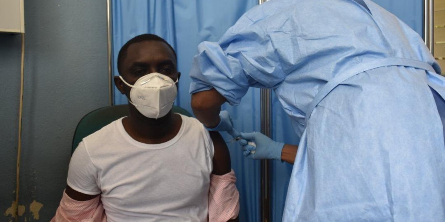  les premiers Haïtiens vaccinées moins de 48h après l’arrivée des premier vaccins sur le territoire