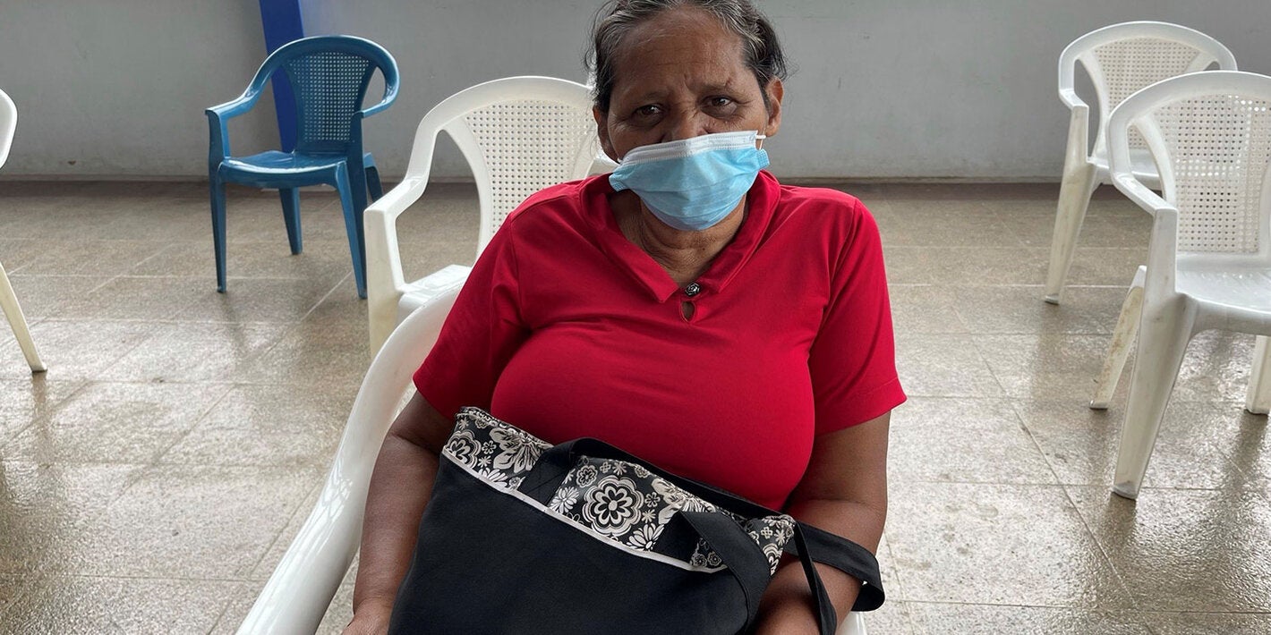 Dona Alicia, beneficiaría de la vacuna recibida por medio de COVAX