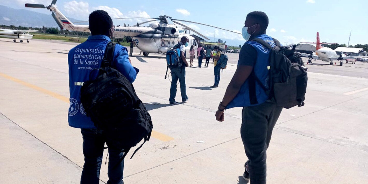 Team of PAHO/WHO experts boarding UNASS helicopter to the South of Haiti following eathquake.