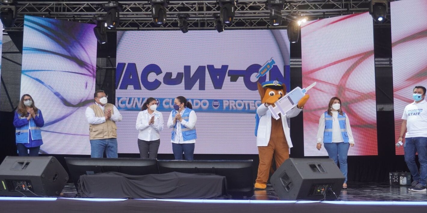 Autoridaes de Salud, Primera Dama y Representante OPS en Hondura