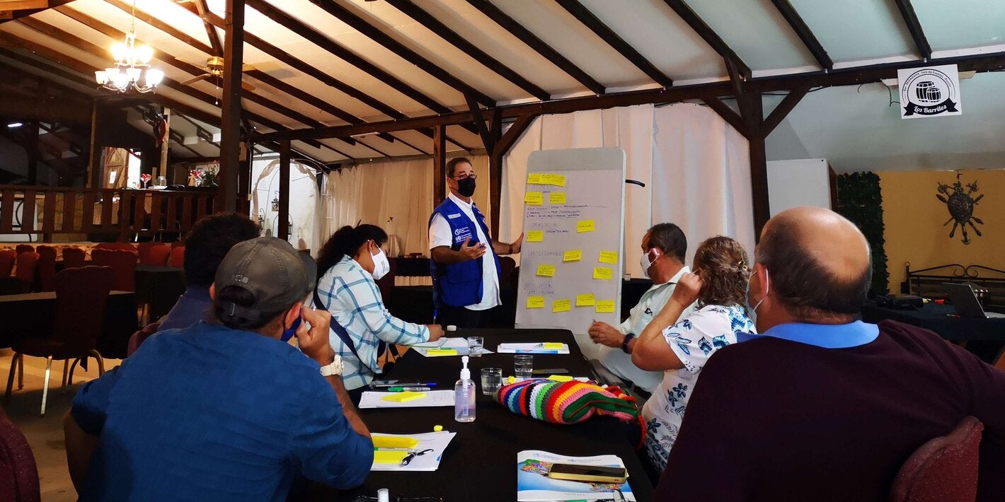 Participantes del taller de construcción de planes
