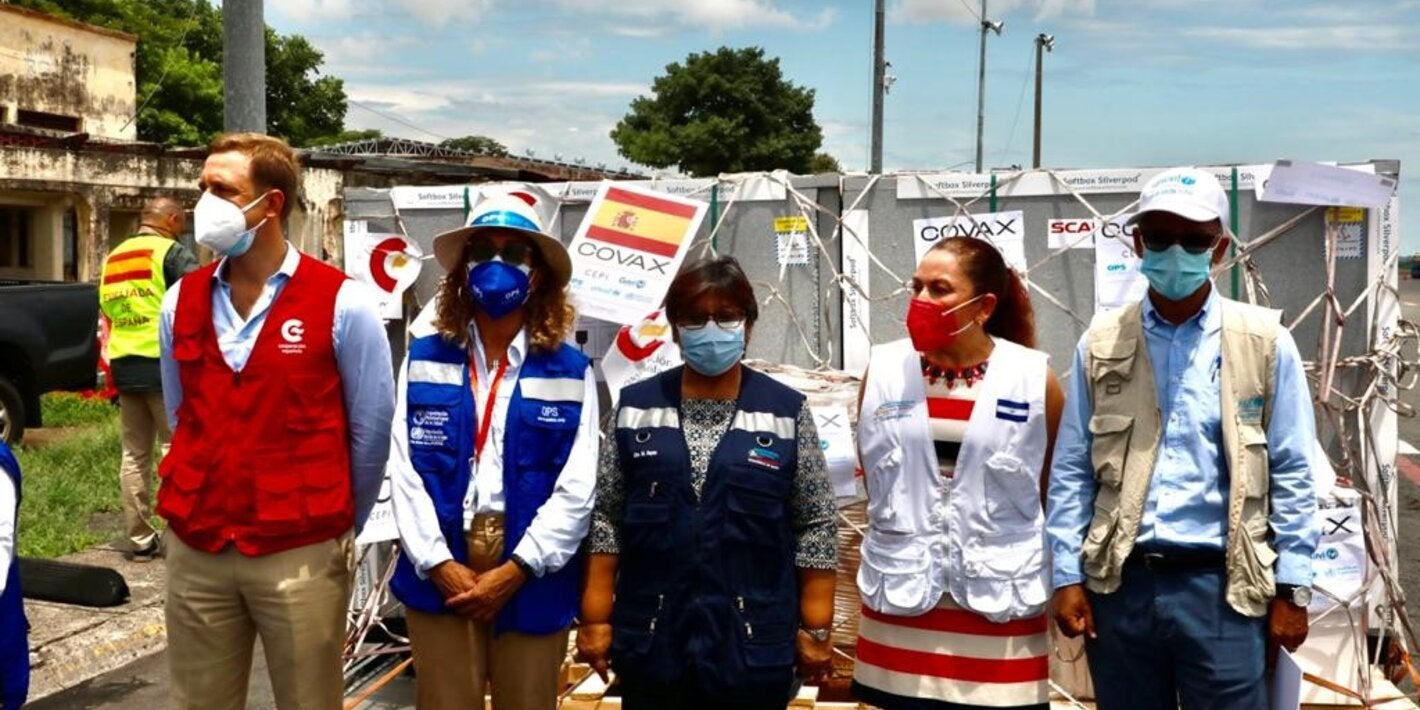 Recibimiento de vacunas contra la COVID-19 donadas por España