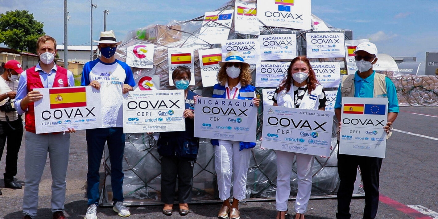 Recibiendo de 3er. lote de vacunas contra la COVID-19 donada por España