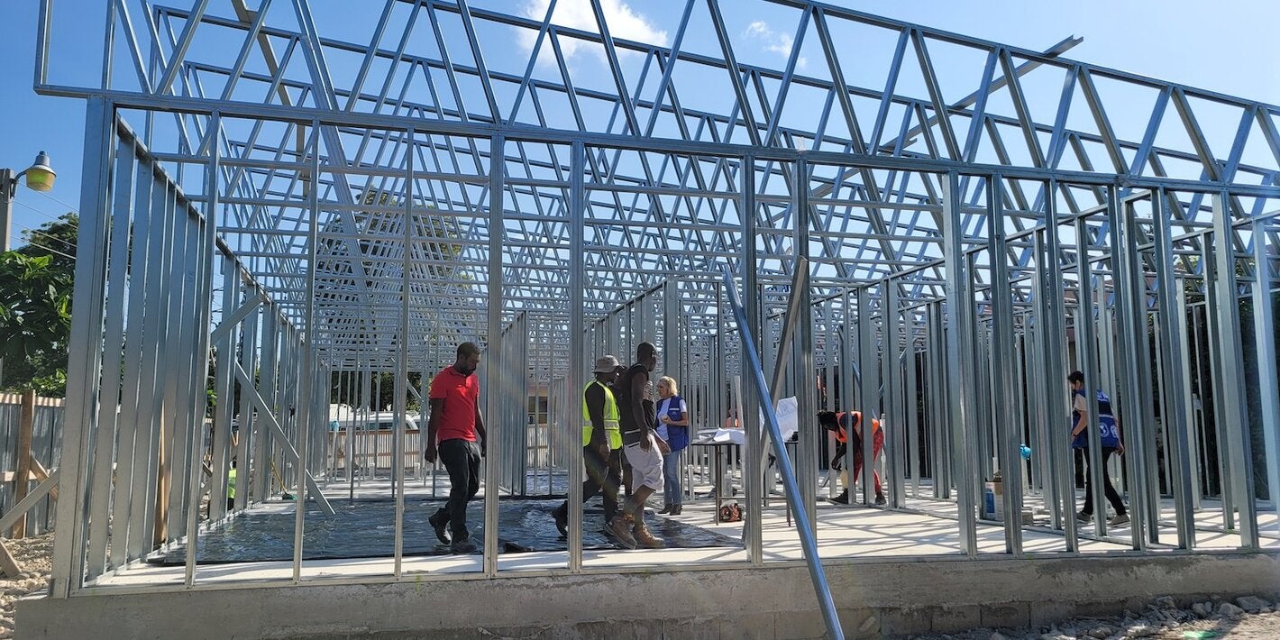 Service des urgences à HUP en construction