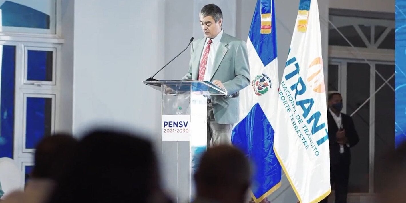 El doctor Olivier Ronveaux, representante OPS República Dominicana, durante su discurso en presentación de Plan de Seguridad Vial.