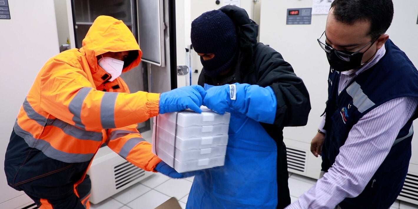 Nicaragua recibe 827,190 dosis de vacuna Pfizer, del gobierno de Francia