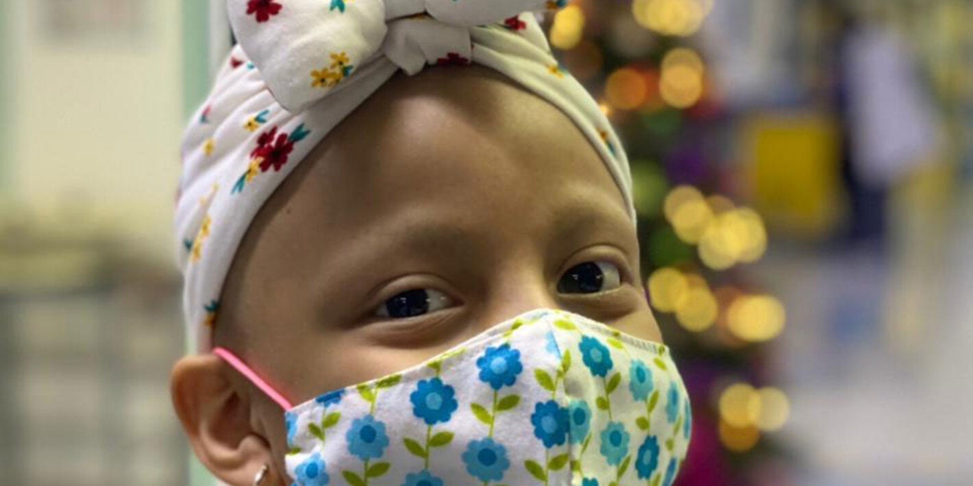 Niña, paciente con cáncer
