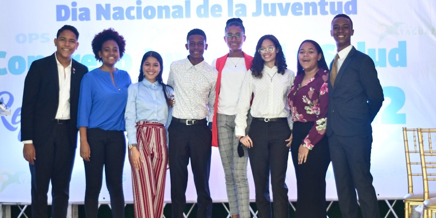 Jóvenes moderadores y participantes en  el congreso de salud para adolescentes.