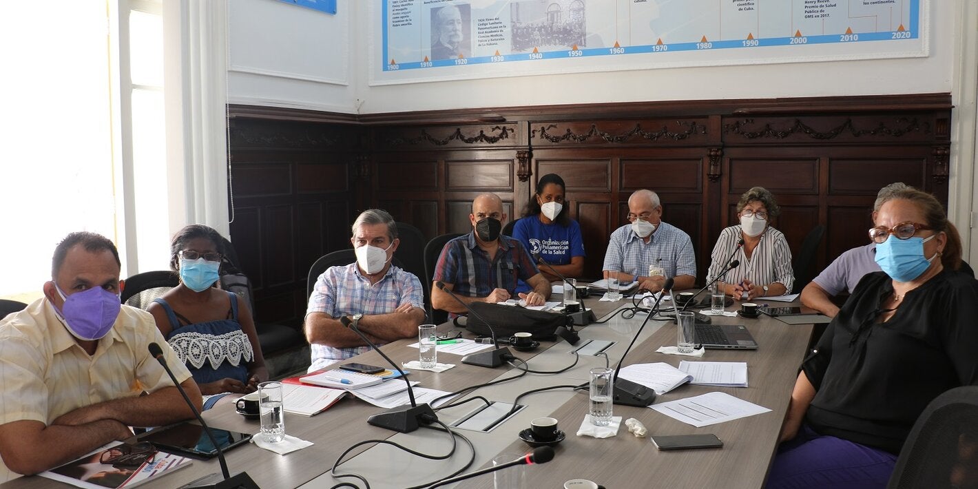 Participantes cubanos en intercambio sobre ETMI