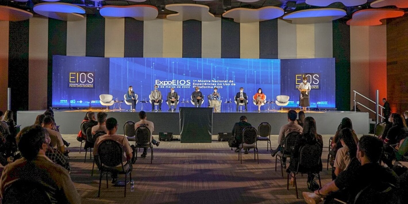 Imagem da mesa de abertura da EXPOEIOS