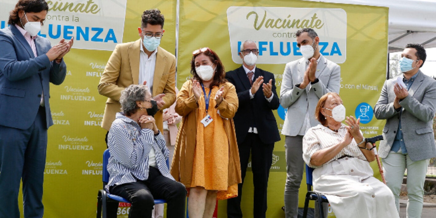 Hasta la Posta de Salud Rural Juan Pablo II de la comuna de Lampa llegaron las máximas autoridades sanitarias nacionales para dar inicio a la Campaña de Vacunación contra la influenza