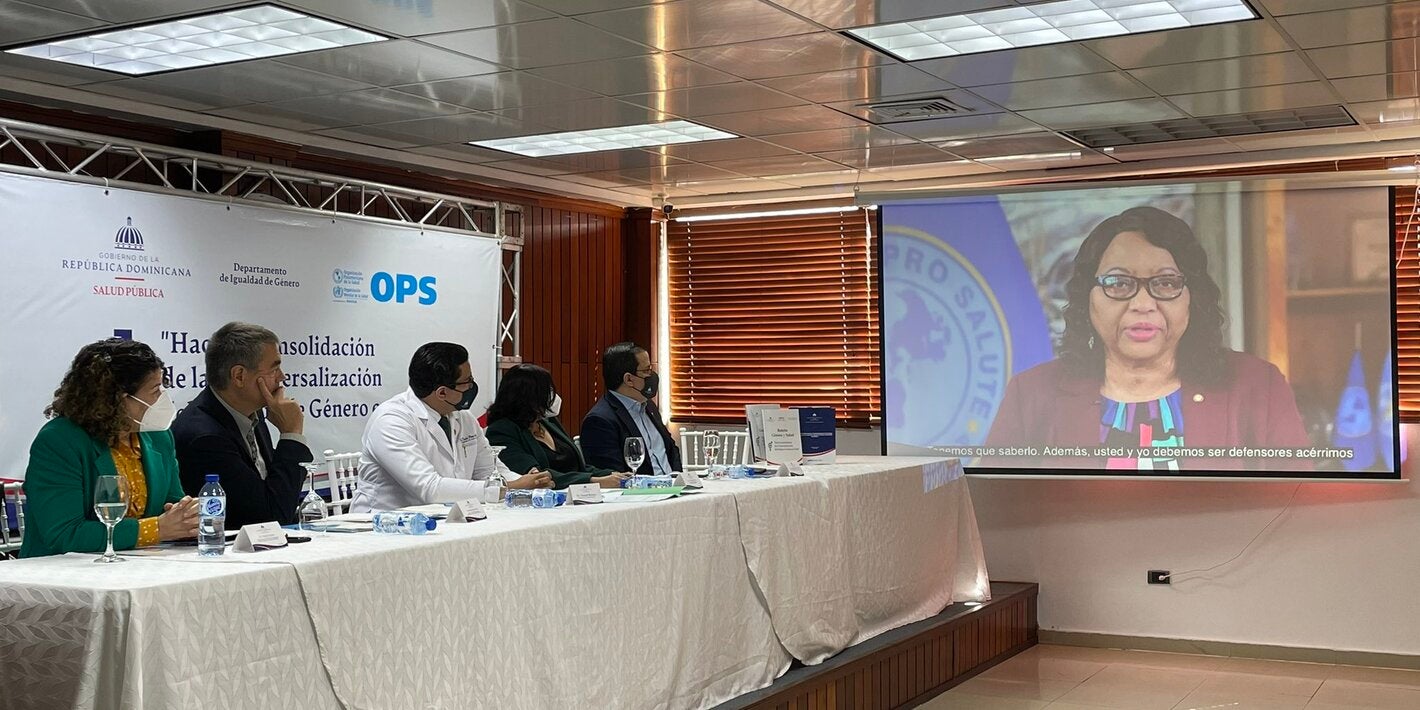 Autoridades de OPS y Ministerio de Salud durante presentación de Plan en el Día Internacional de la Mujer.