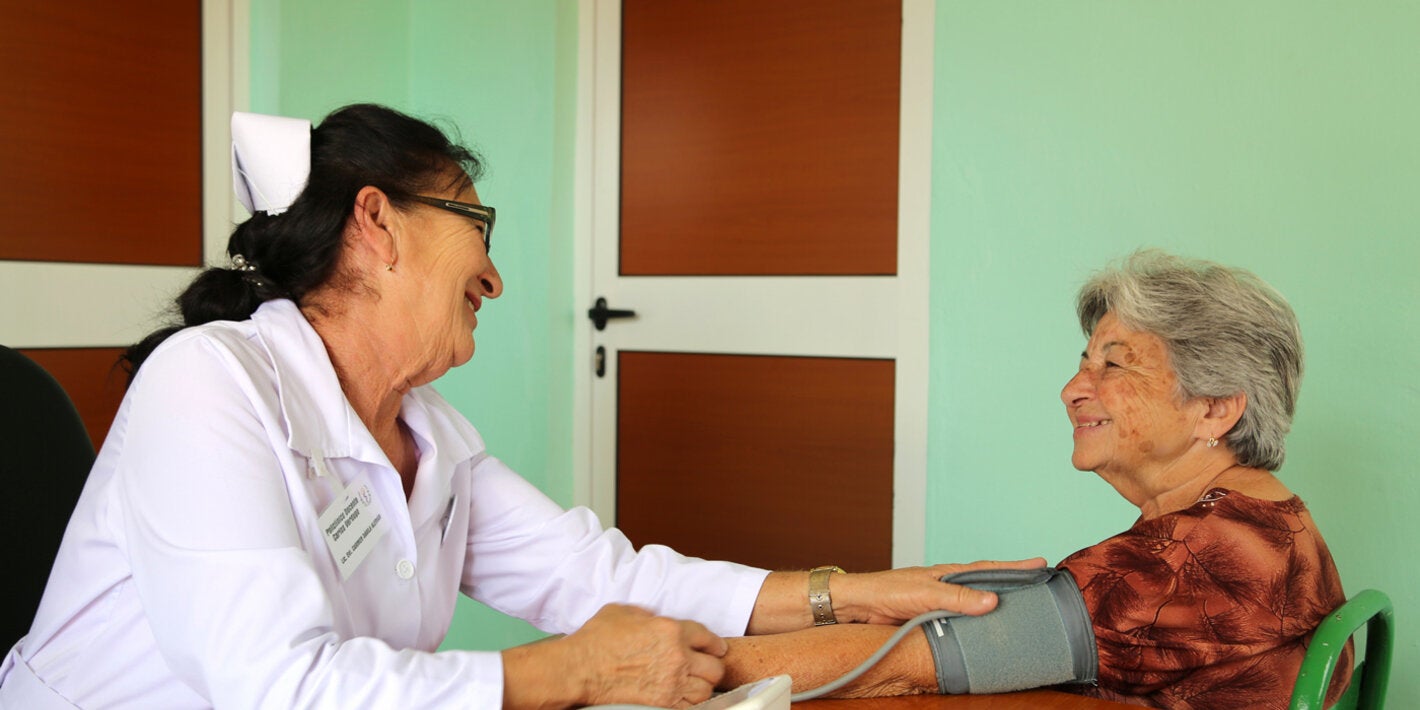 Nurse Dávila with Marta González (69 years old), who has hypertension since 2001.
