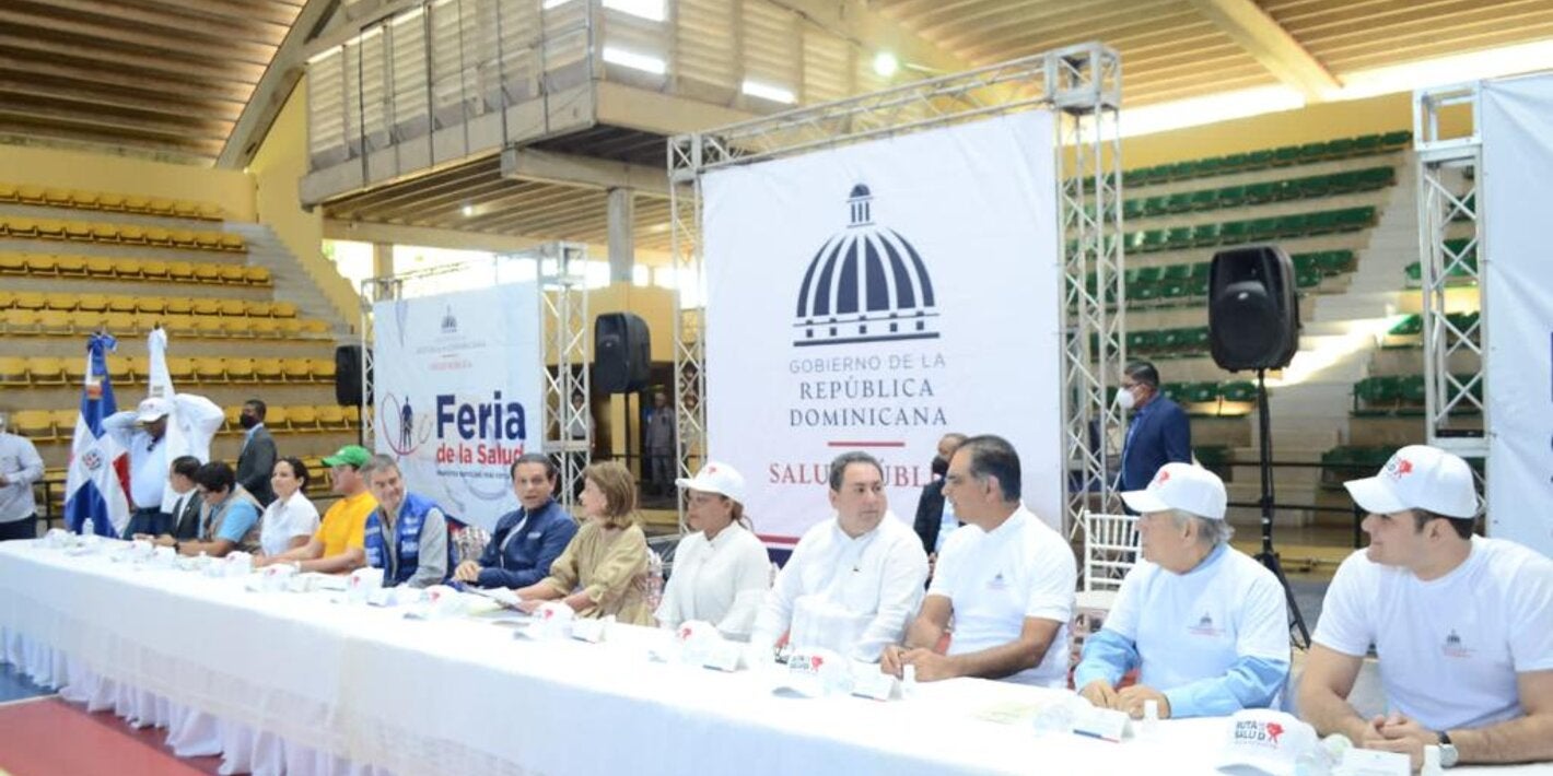 Autoridades de salud durante la apertura a la Ruta de la Salud.