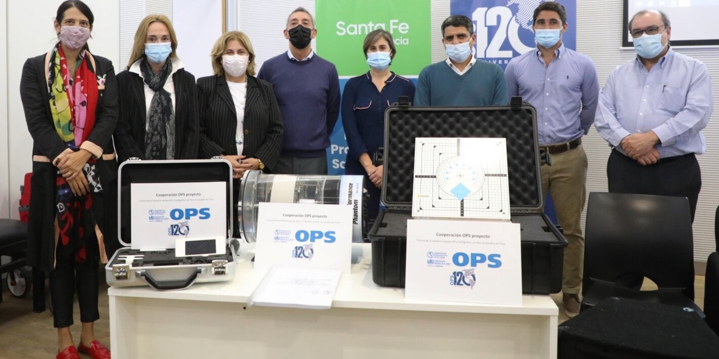 El equipo de la OPS/OMS junto a autoridades de la provincia de Santa Fé
