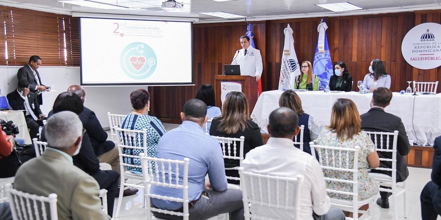 Autoridades de salud dominicanas durante conmemoraciòn Dìa Mundial de la Hipertenciòn.