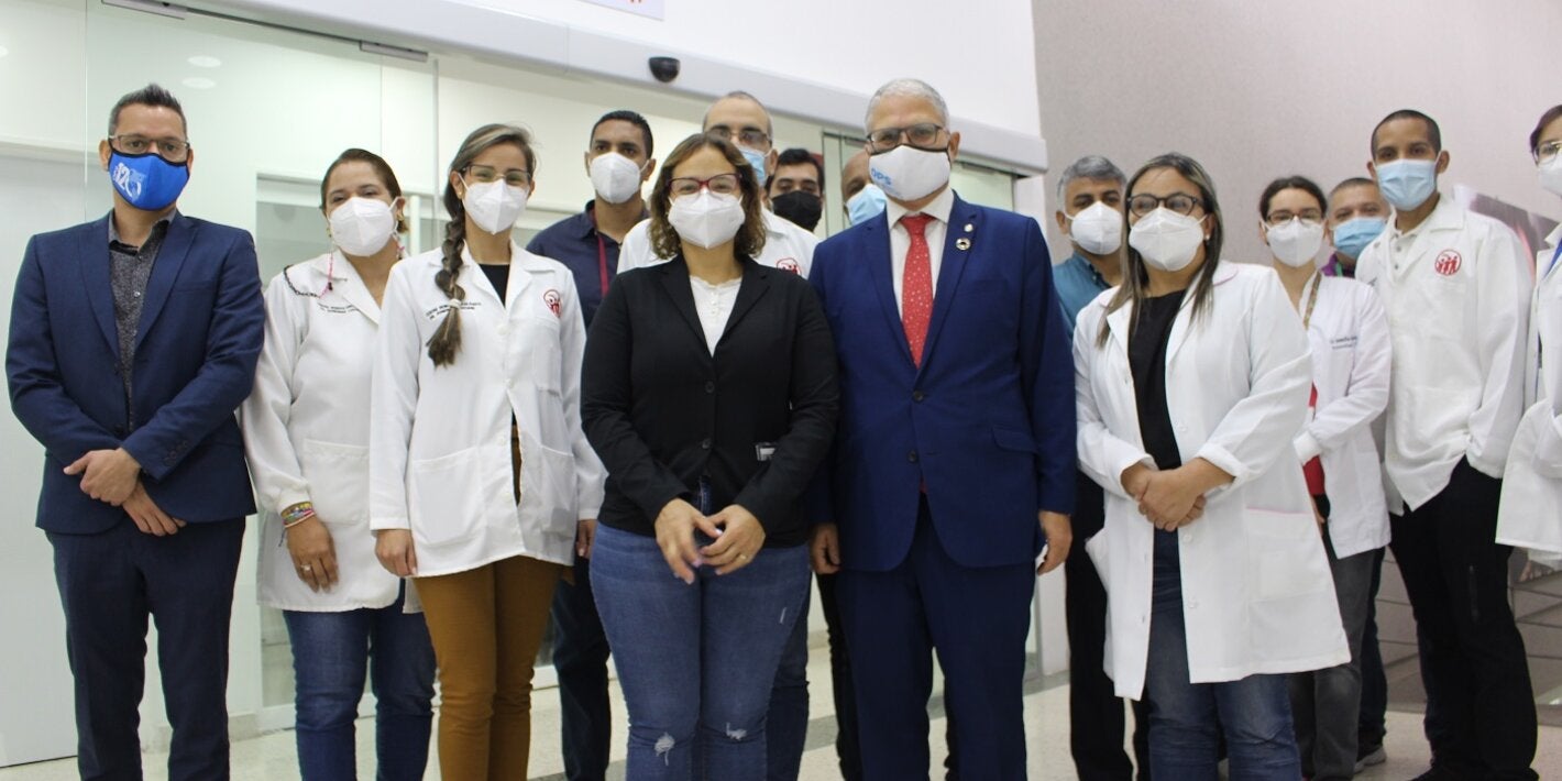 Equipos de OPS y del MPPS visitan centro hemato oncológico Domingo Luciani