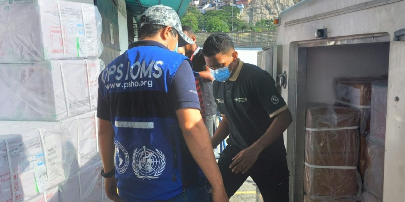 Las vacunas fueron recibidas en el aeropuerto internacional de Maiquetía y posteriormente trasladadas al almacén central de epidemiología del MPPS