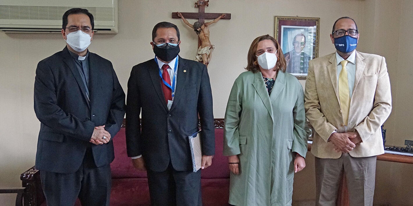 Arzobispo de San Salvador recibe a la OPS/OMS y UNICEF para promover la vacunación contra COVID-19