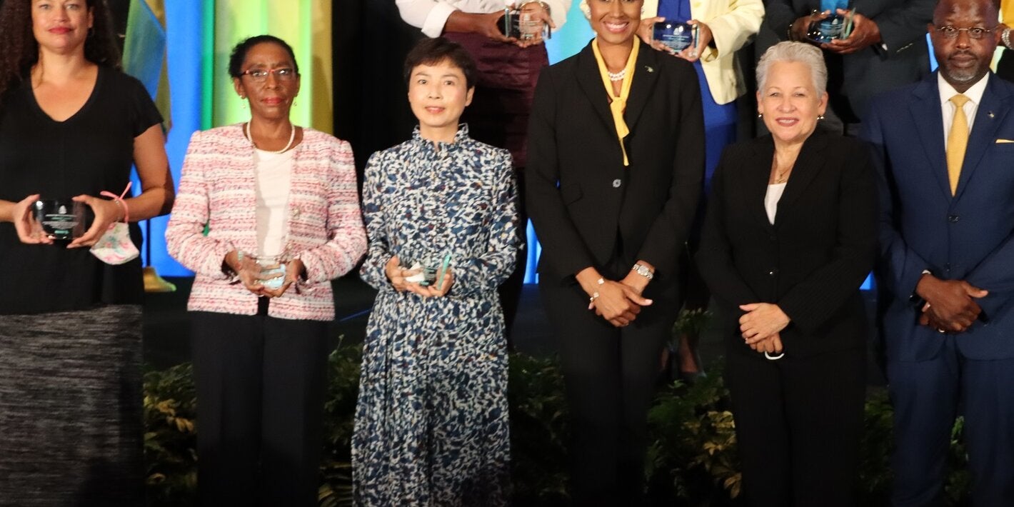 PAHO-WHO receives award during 49th Bahamian Independence Celebration